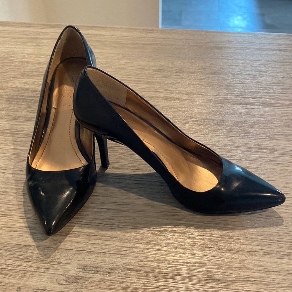 BCBG Womens Gaminkha  Size 8 Black Pointed Toe 3" Heel Pumps